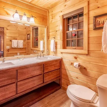 Real Log Cabin With Amazing Views, Hot Tub, Sauna, Games Gatlinburg Exterior photo