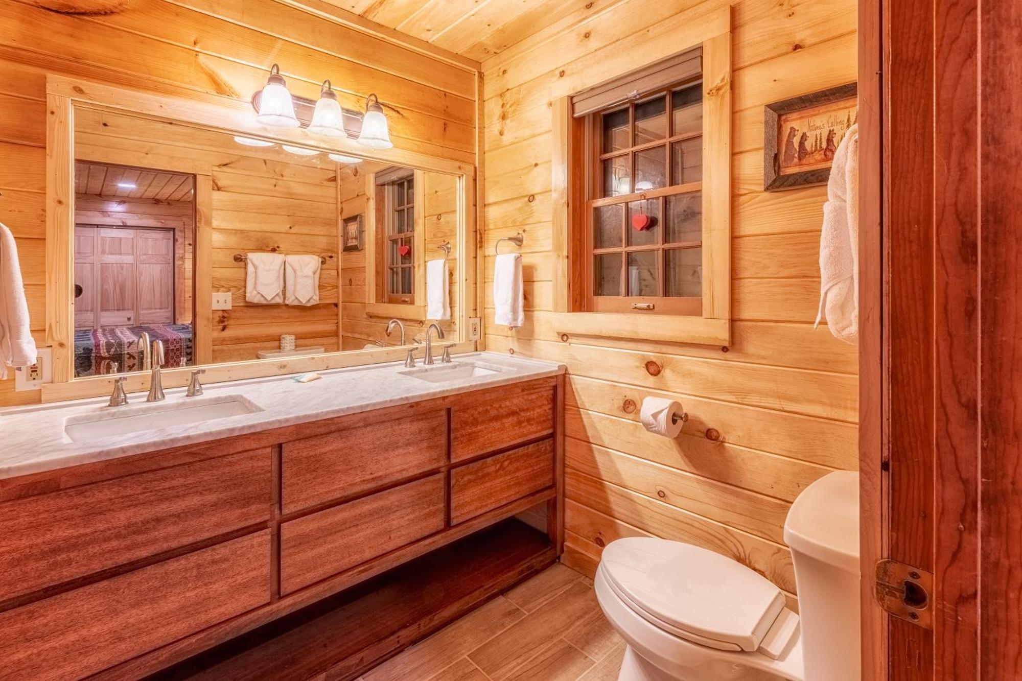 Real Log With Amazing Views, Hot Tub, Sauna, Games Ferienhaus