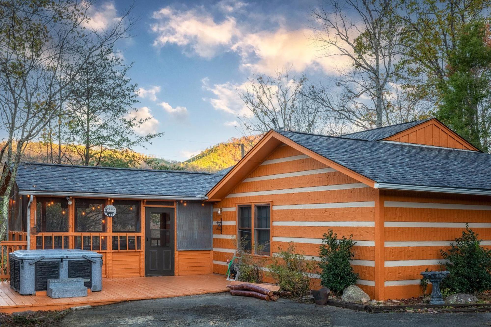Real Log With Amazing Views, Hot Tub, Sauna, Games Ferienhaus